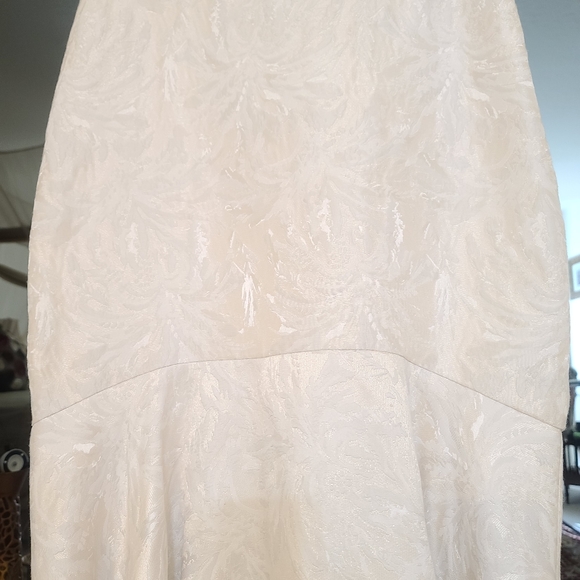 ML Monique Lhuillier | Hillary Textured Jacquard Pearl Strap Hi-Low Dress Gown - Picture 6 of 16